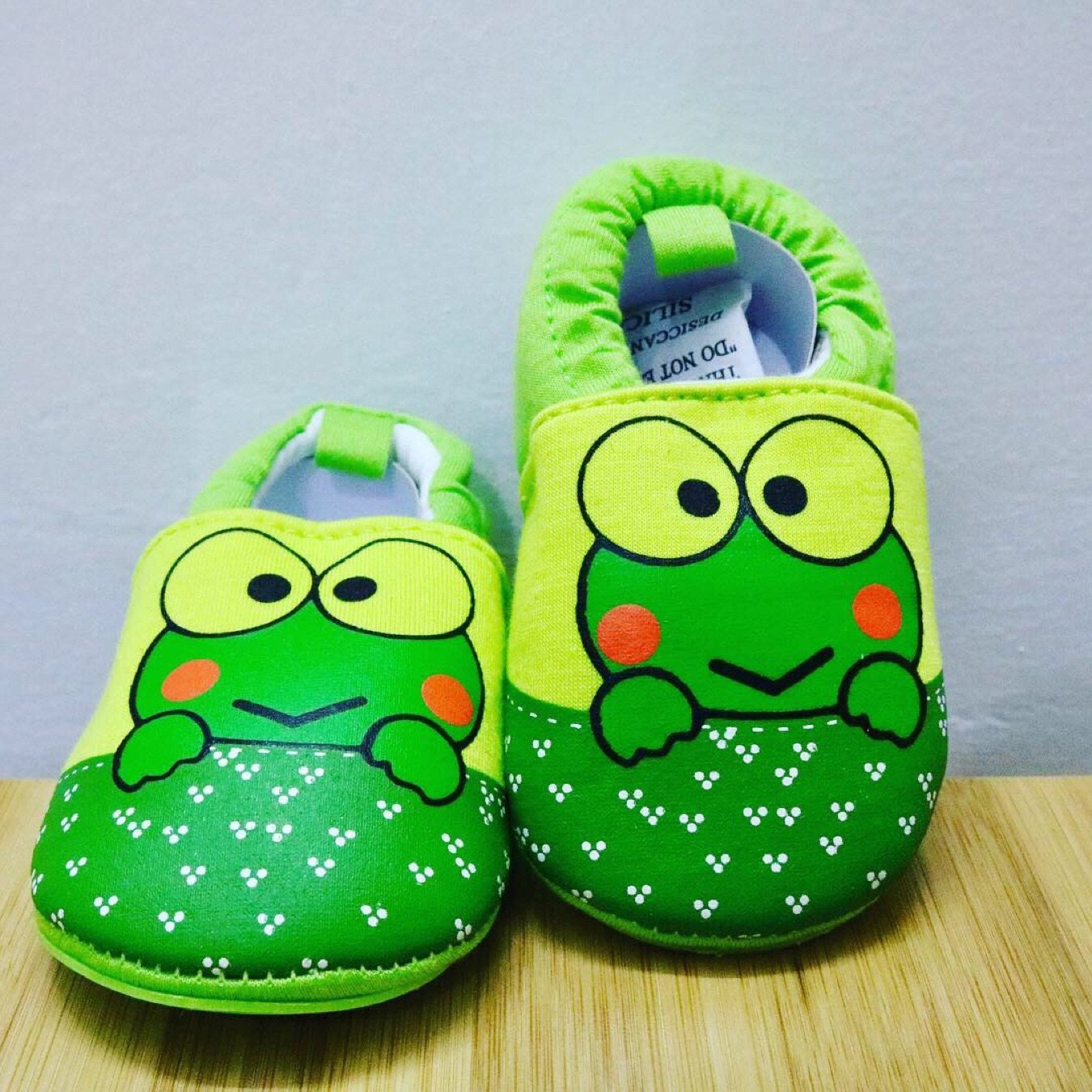 Tira Mary Janes Cheeky Frog Edition